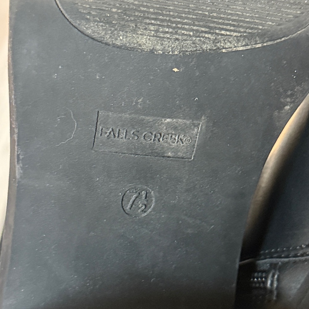 Tall black boots - Picture 10 of 11